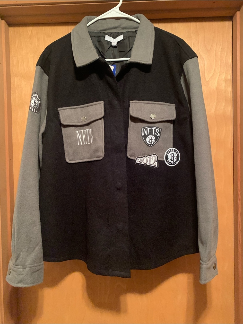 Brooklyn Nets Two-Tone Black and Gray Fleece Shirt Jacket NWT